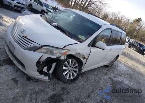 2016 Toyota Sienna Le 7 Passenger z USA, uszkodzony, nr VIN 5TDJK3DC3GS131614